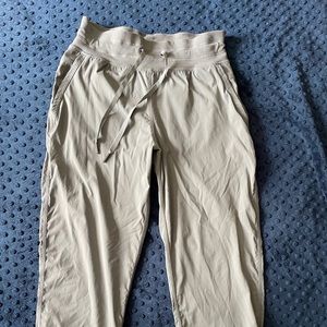 Lulu grey drawstring capris